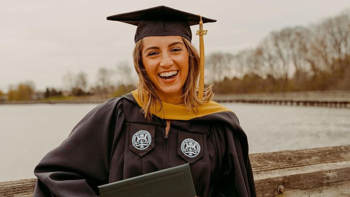 Hollie Mincone: Crafting Custom Solutions in Prosthetics and Orthotics